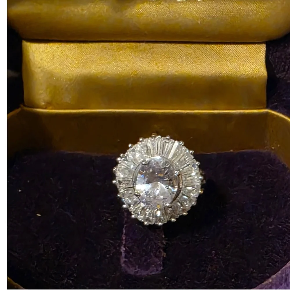 Vintage Art Deco Oval Cubic Zirconia Ballerina‎ Halo Cocktail Ring Size 7